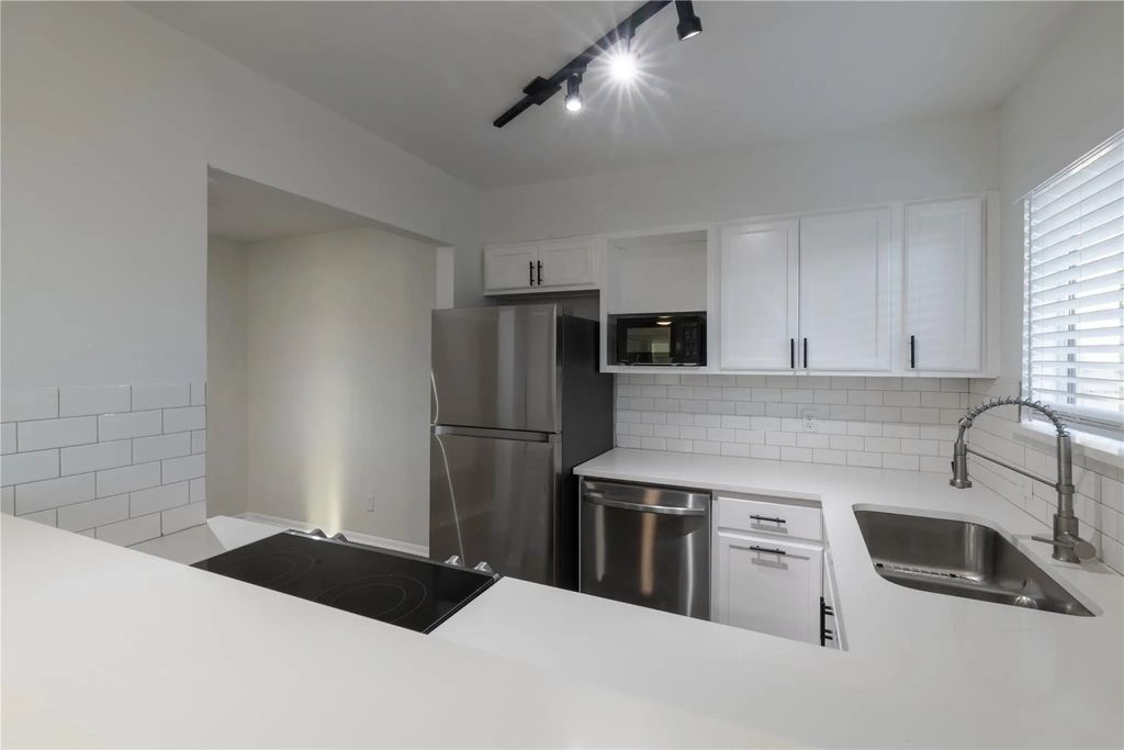 5921 Gaston Avenue M, Dallas