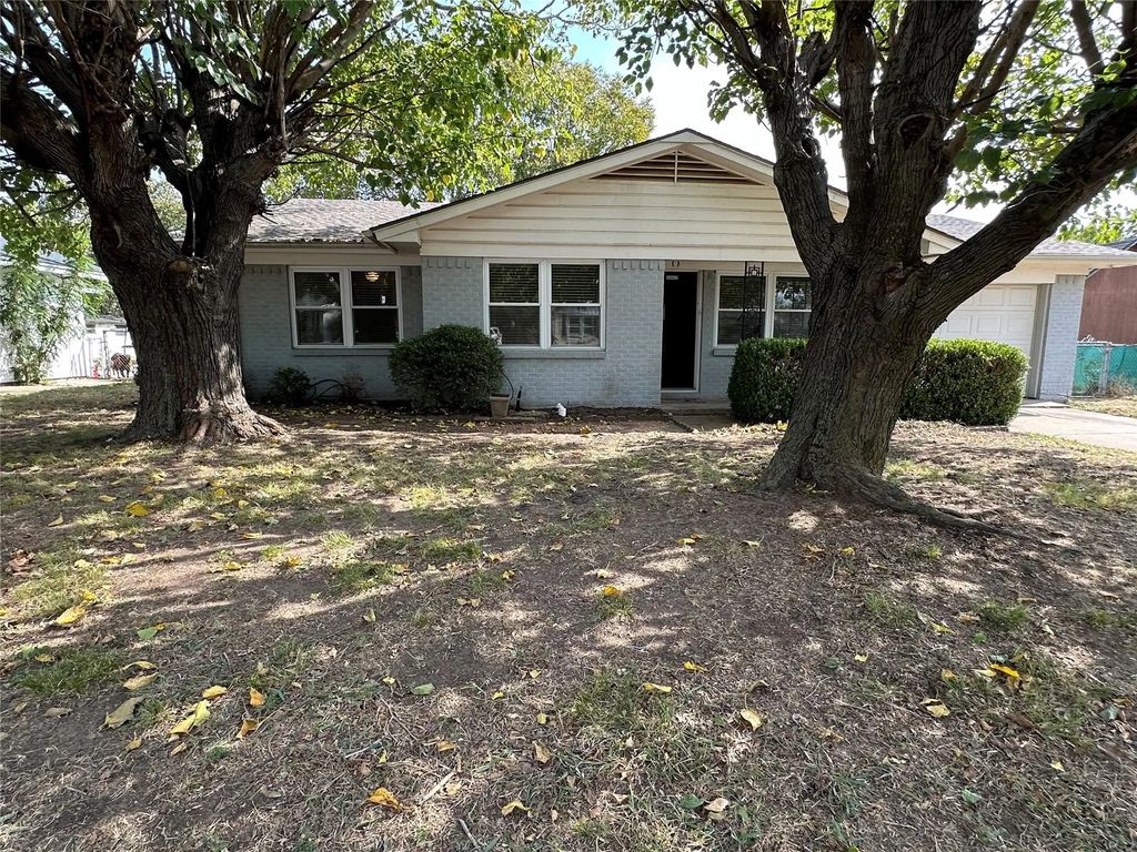 219 Murphy Road, Burleson
