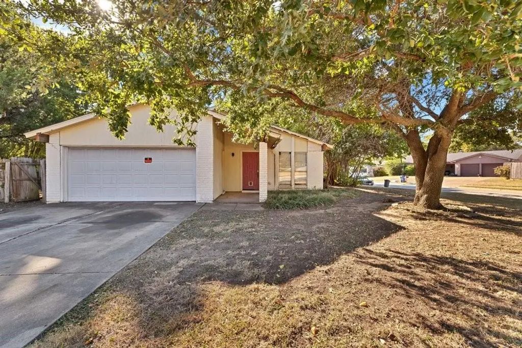 845 Willow Circle N, Burleson