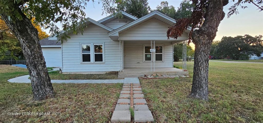 407 Pecan Street, Clyde