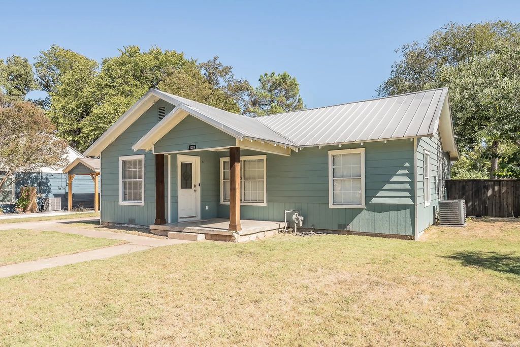 1009 S Waco Street, Weatherford