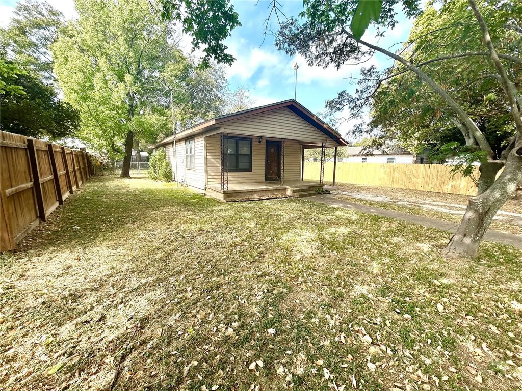 811 S Avenue H, Clifton