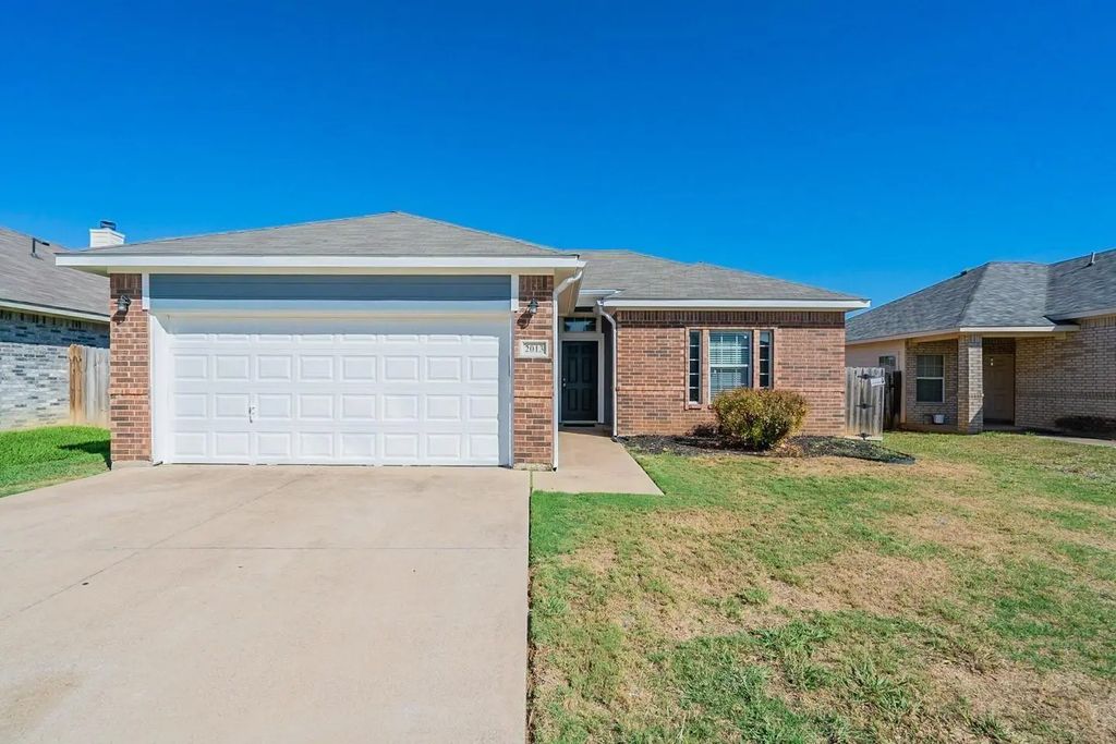 2013 Alanbrooke Drive, Fort Worth