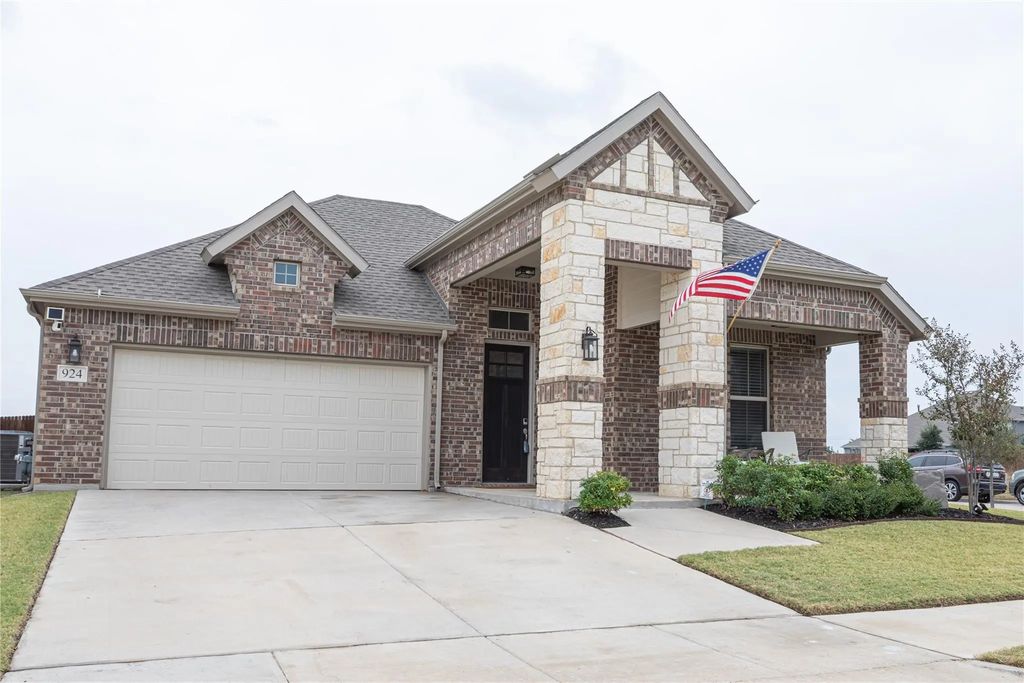924 Hawthorn Lane, Mansfield
