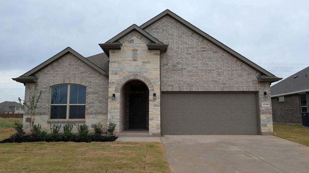 1328 Bristol Way, Granbury