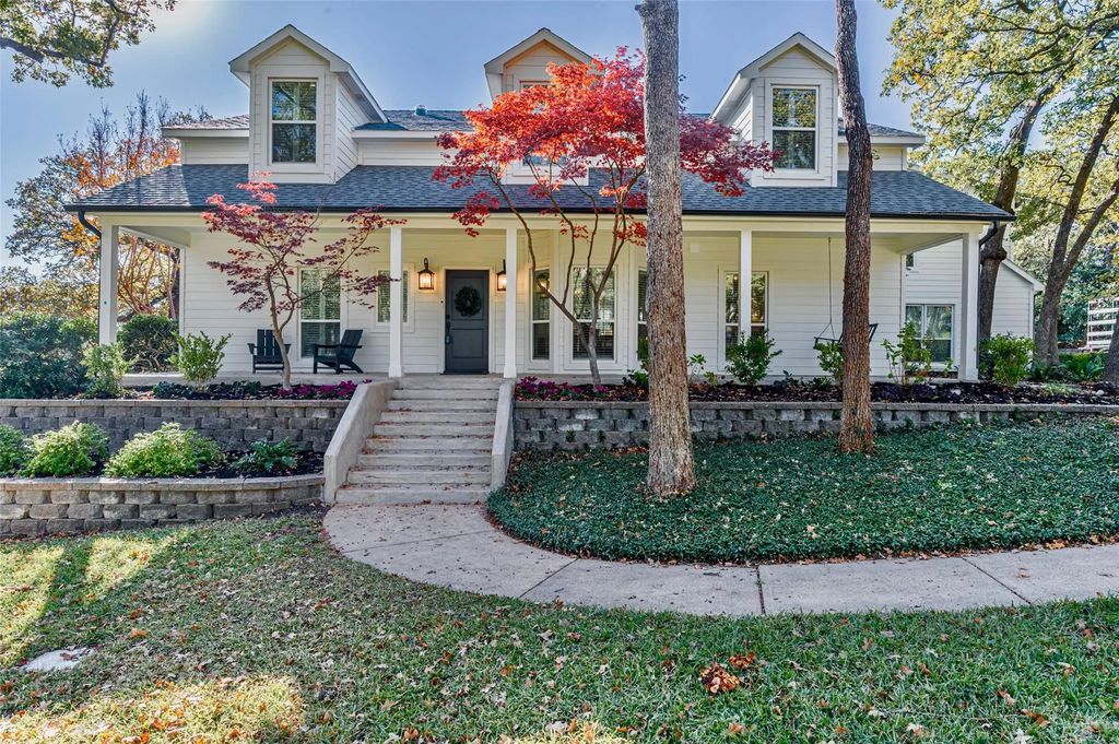 1781 Kingswood Drive, Southlake