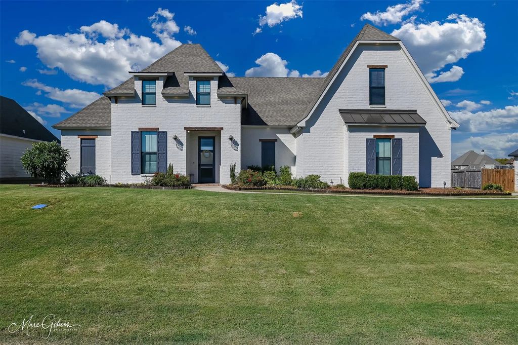 321 Donna Drive, Stonewall