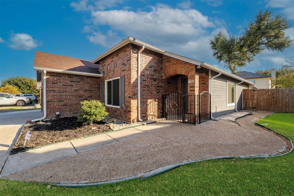 10137 Chapel Ridge Drive, Fort Worth
