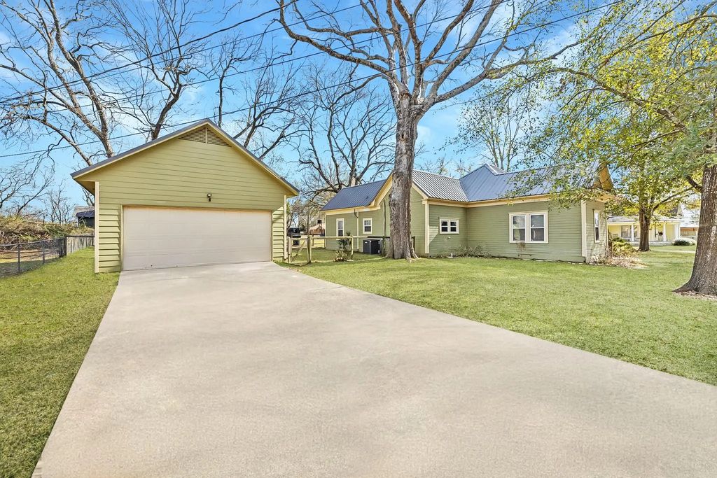416 Cockrell Street, Eustace
