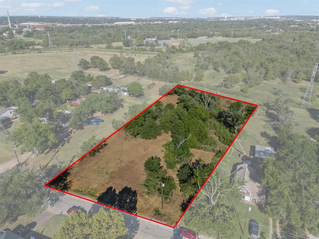1129 Alvarado Street, Cleburne