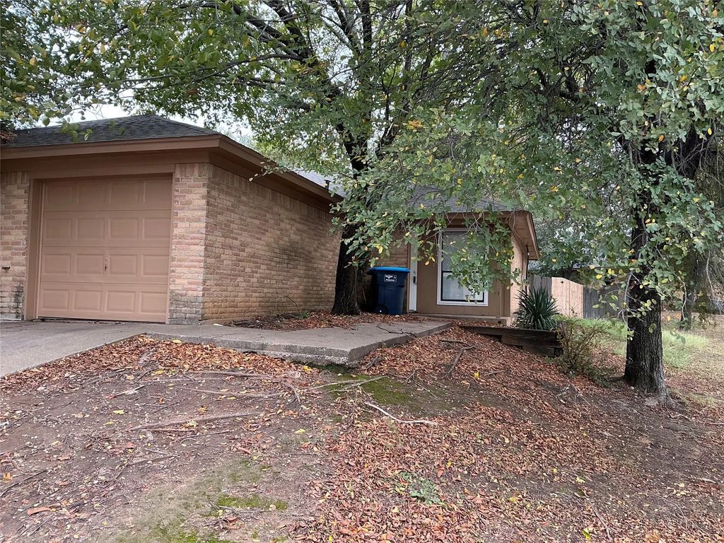 6712 Glenbrook Lane, Fort Worth