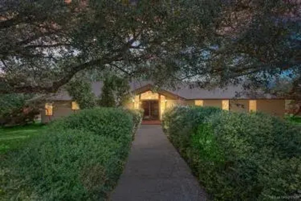 14181 Driftwood Drive, Troy