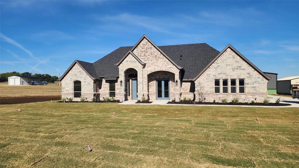 1017 Paradise Parkway, Poolville