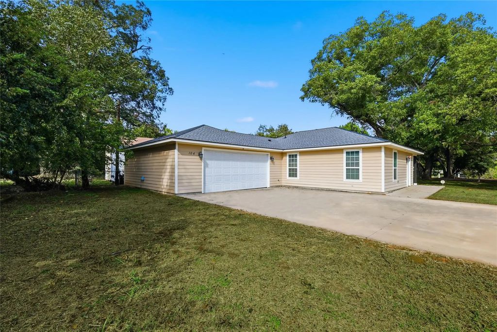 104 Songwood Drive, Weatherford