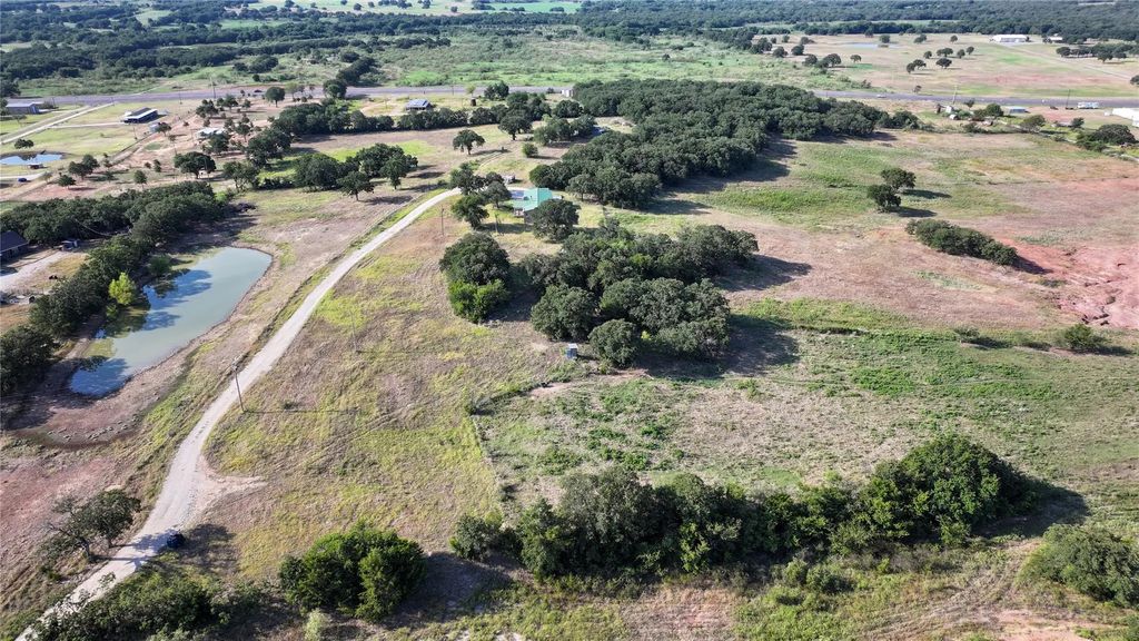 381 W Mccool Road, Nocona