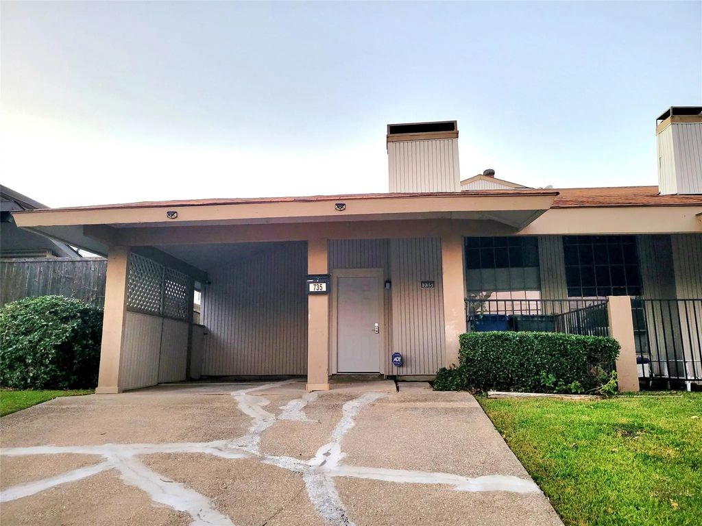 735 Arrowhead Circle, Garland