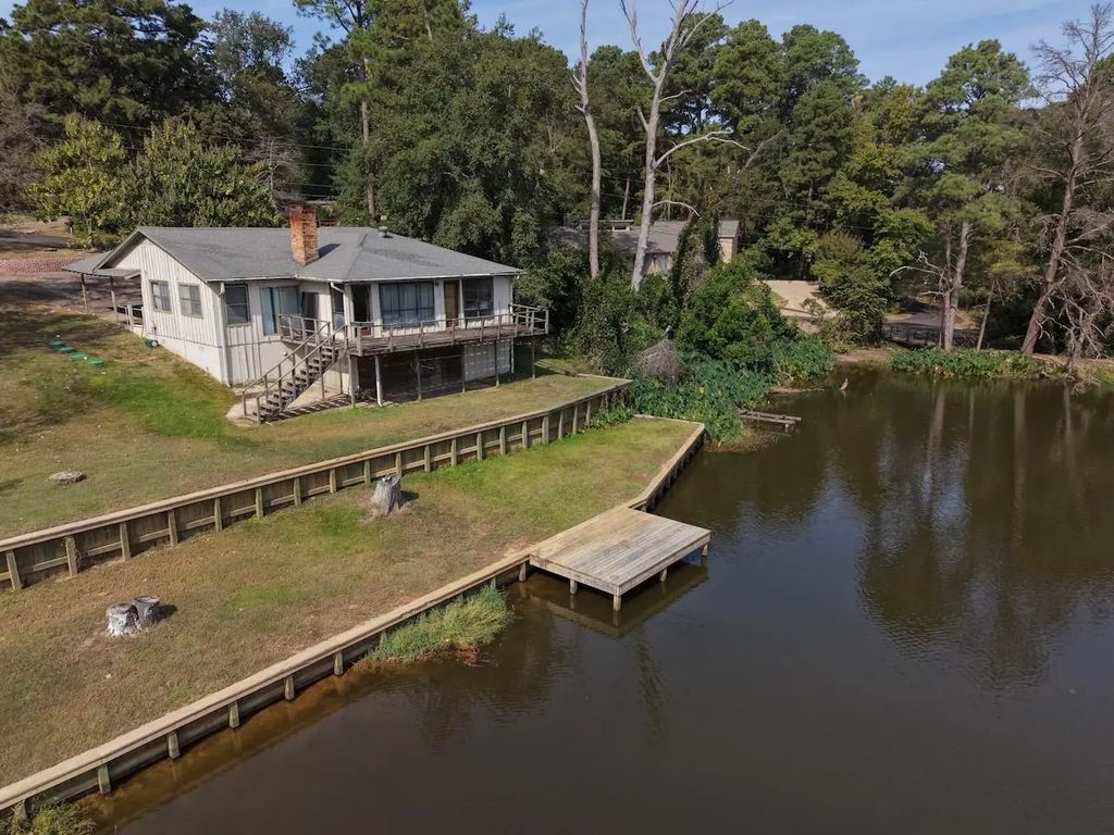 1225 Chateau Lane, Hideaway
