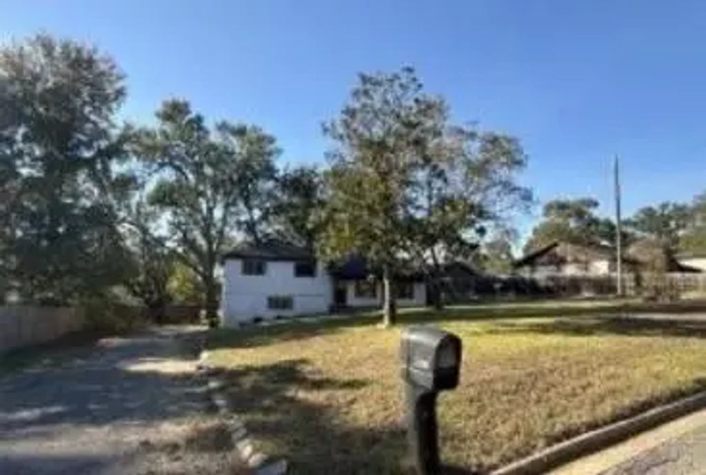 201 N Meadowbrook Drive, Overton
