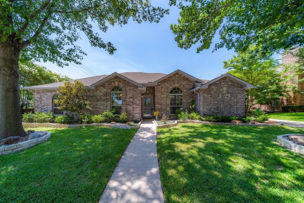 8518 Bridgewater Drive, Rowlett