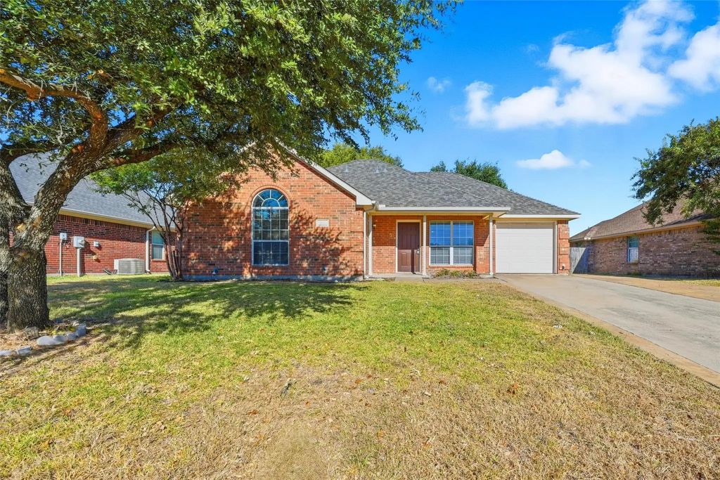 617 Oliver Lane, Waxahachie