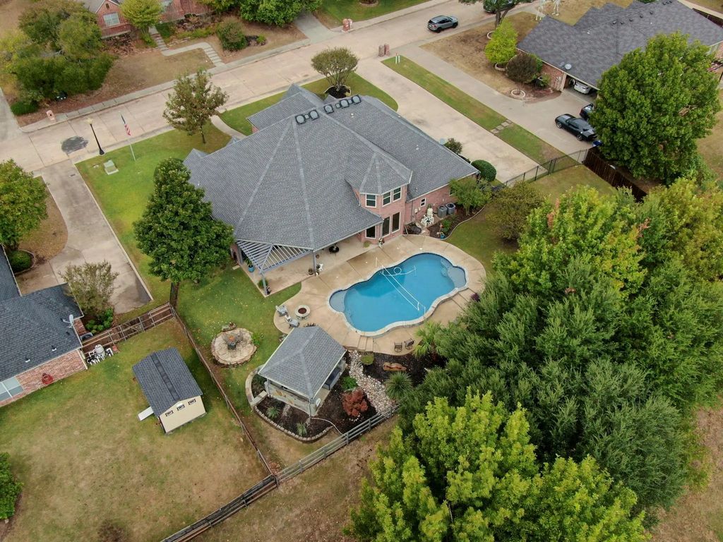 106 Country Ridge Court, Red Oak