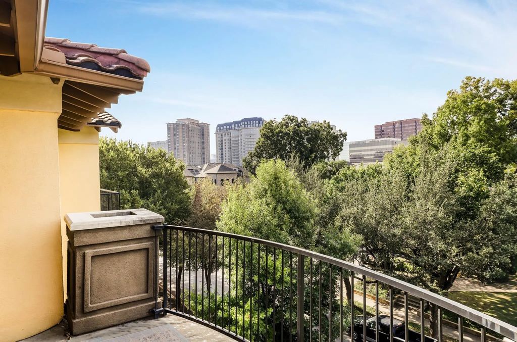 3818 Holland Avenue 304, Dallas