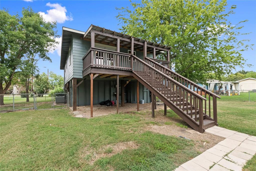 242 Autumn Wood Trail, Gun Barrel City