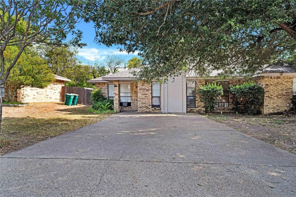 700 Long Court, Cedar Hill