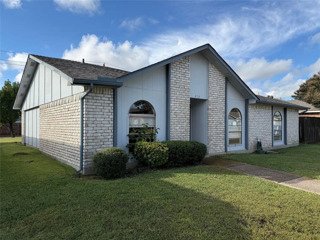 8718 Vernon Drive, Rowlett