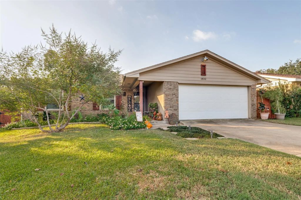 1832 Tameria Drive, Irving
