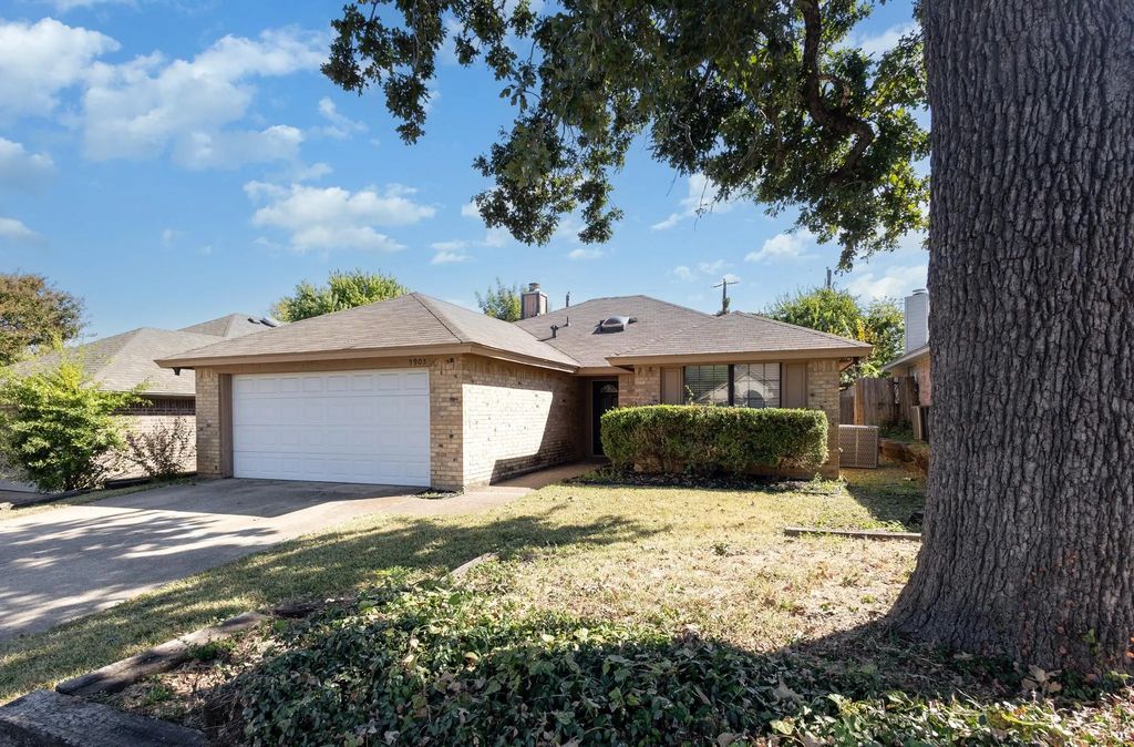 5905 Sterling Green Trail, Arlington