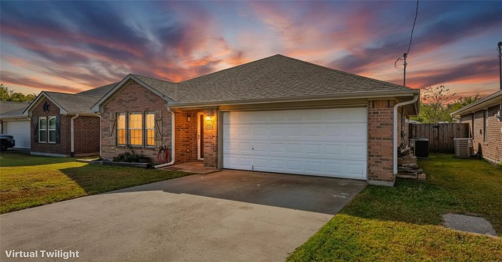 112 W Cedar Street, Lone Oak