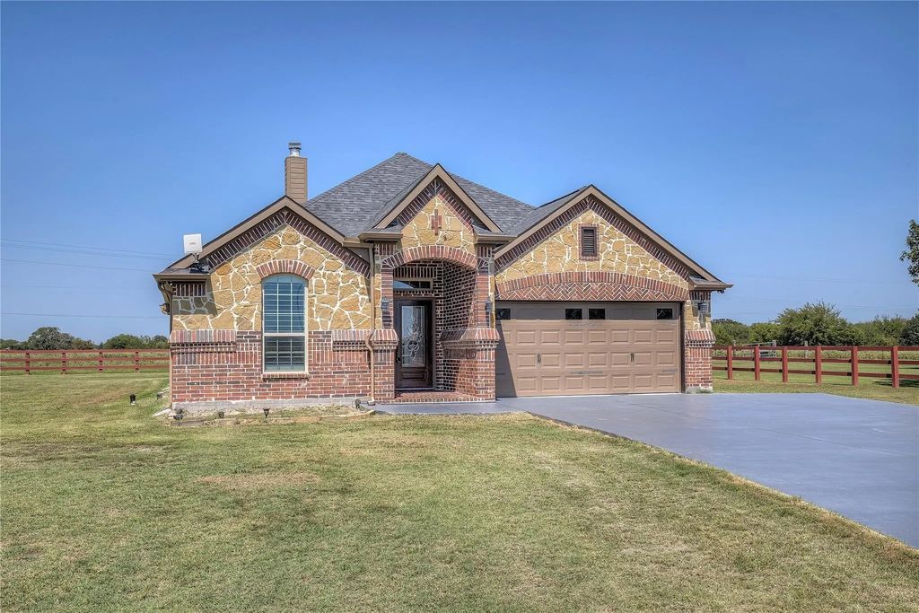 654 County Road 4711, Sulphur Springs