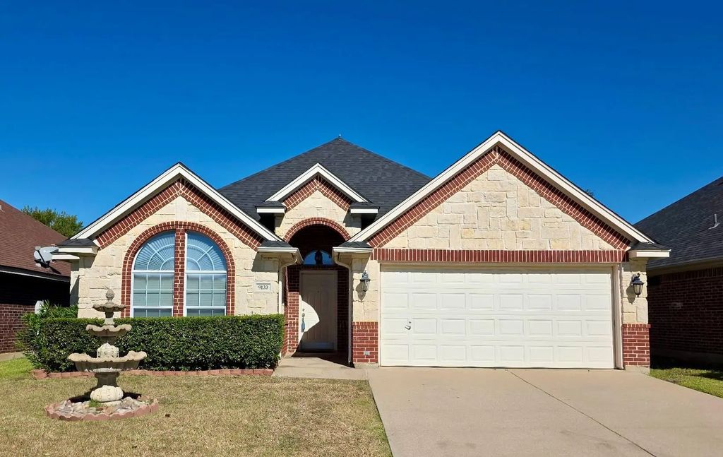 9133 Winding River Drive, Fort Worth