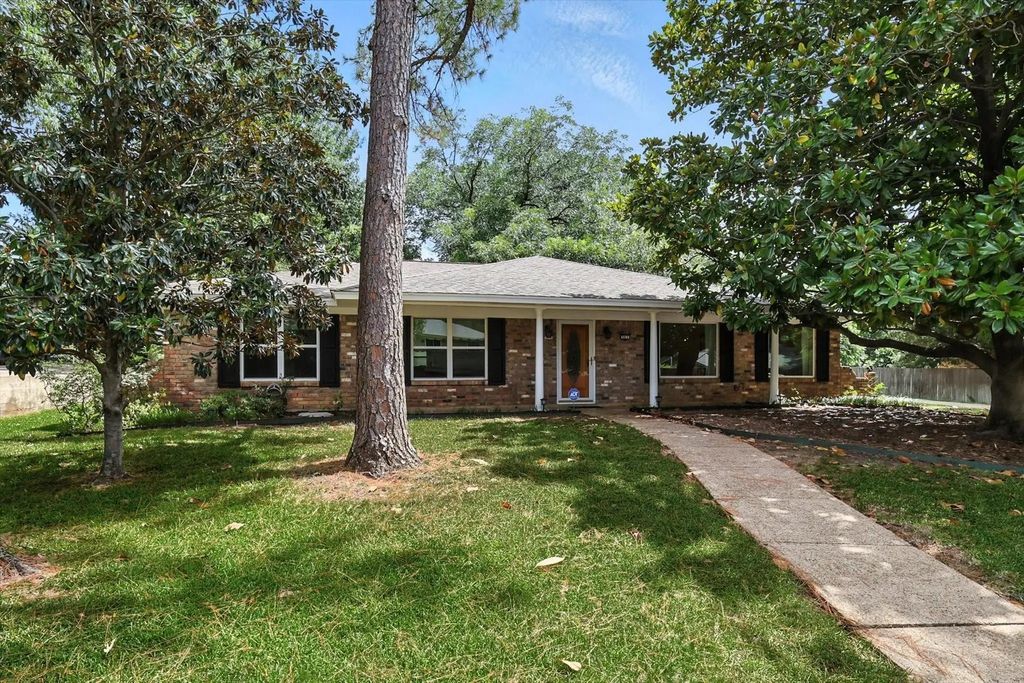 503 Summit Ridge Drive, Euless