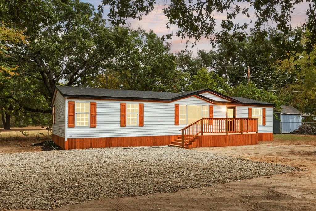 107 Karen Lane, Gun Barrel City