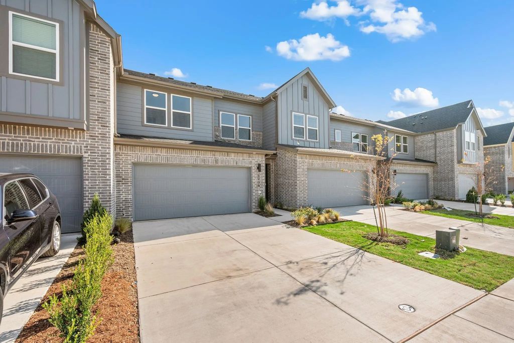 8905 Enclave Way, Northlake