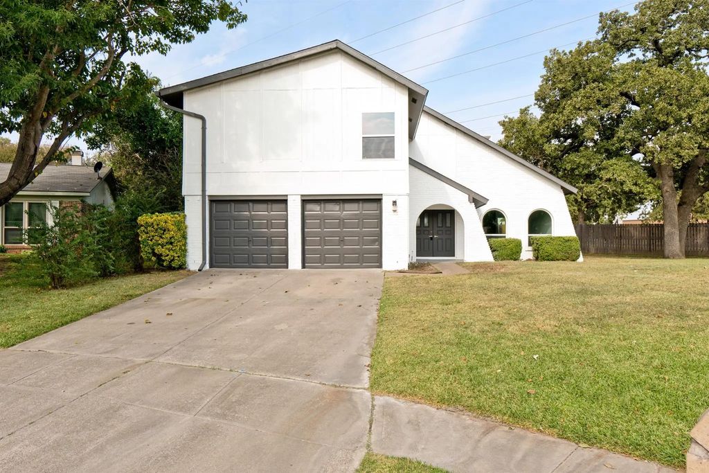 3152 Woodbridge Drive, Bedford