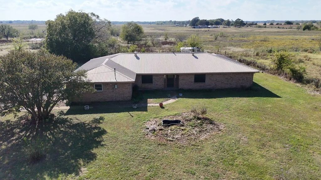 1393 Ne County Road 2120 Road Ne, Powell