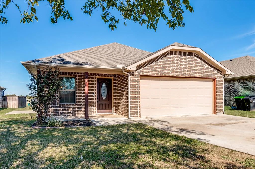508 W Copenhavr Street, Pilot Point
