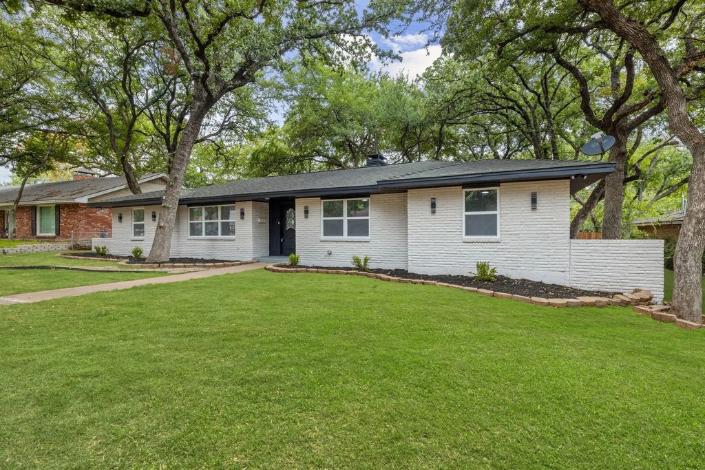 810 Sharpshire Street, Grand Prairie