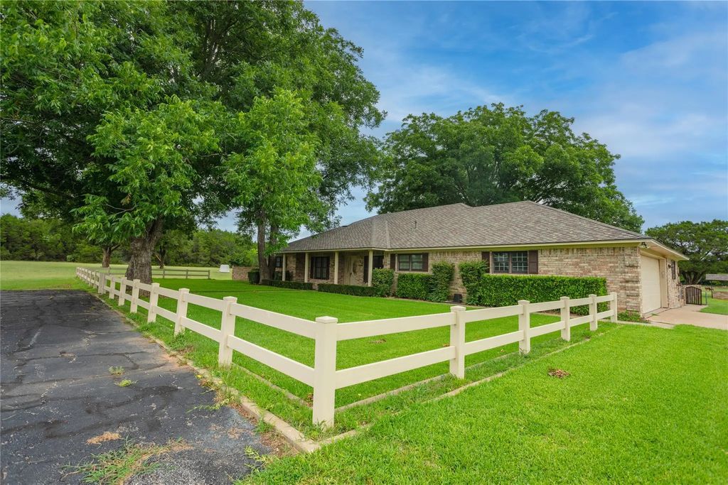 135 Private Road 2526, Meridian