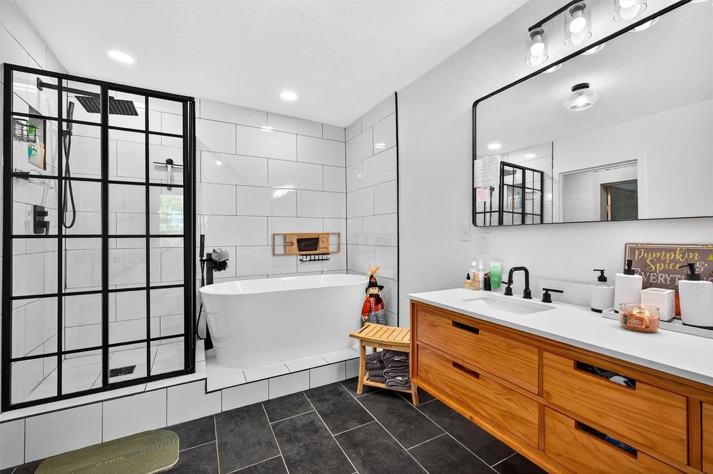 1031 W Acheson, Denison