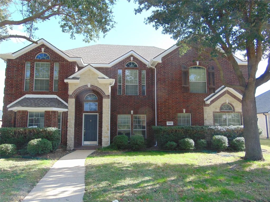 212 Crystal Lake Drive, DeSoto