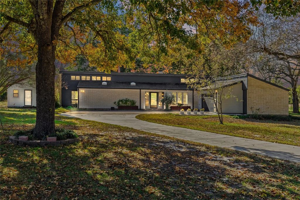3092 Woodglen Drive, Commerce