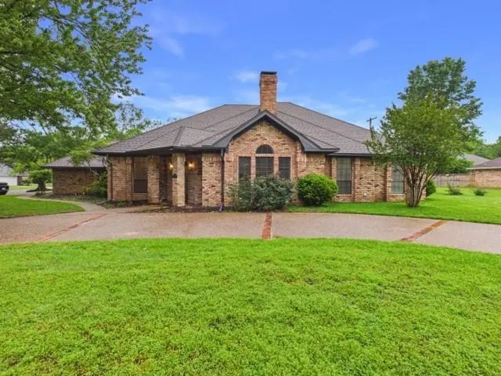 1178 E Oval Drive, Athens