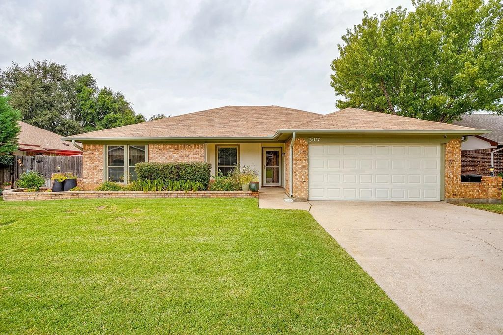 3017 Bluebonnet Lane, Bedford