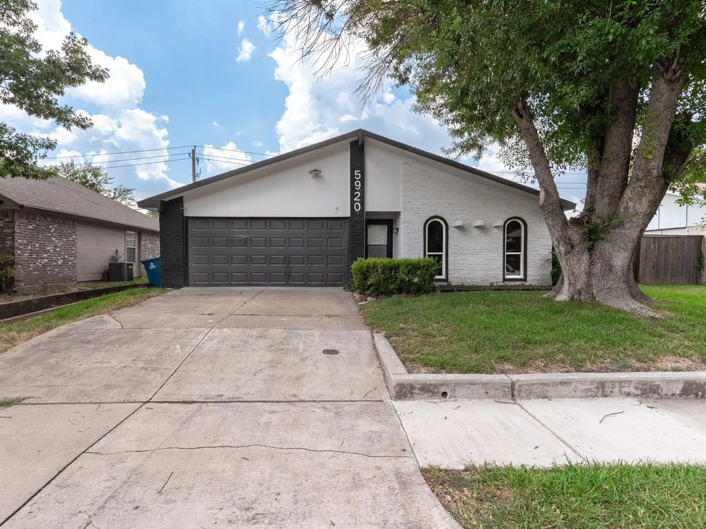 5920 Maple Lane, Rowlett
