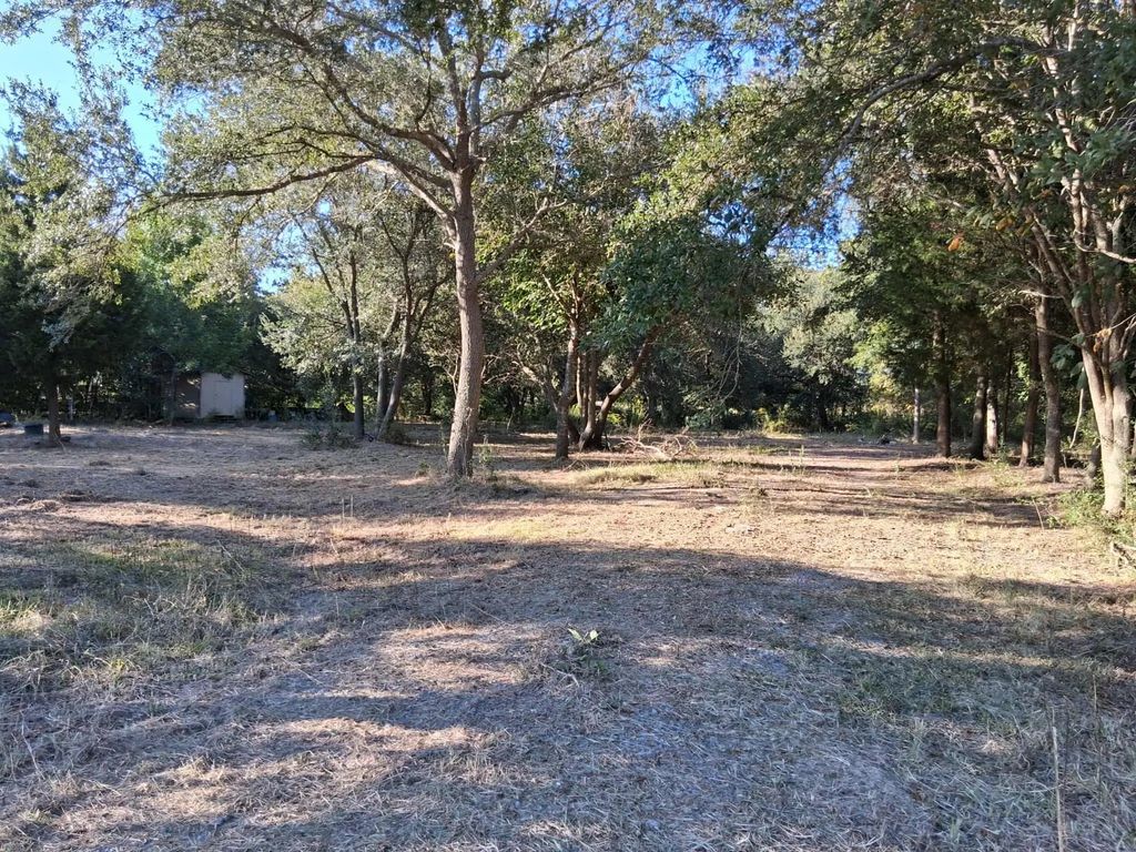2155 Thomas Lane, Winnie
