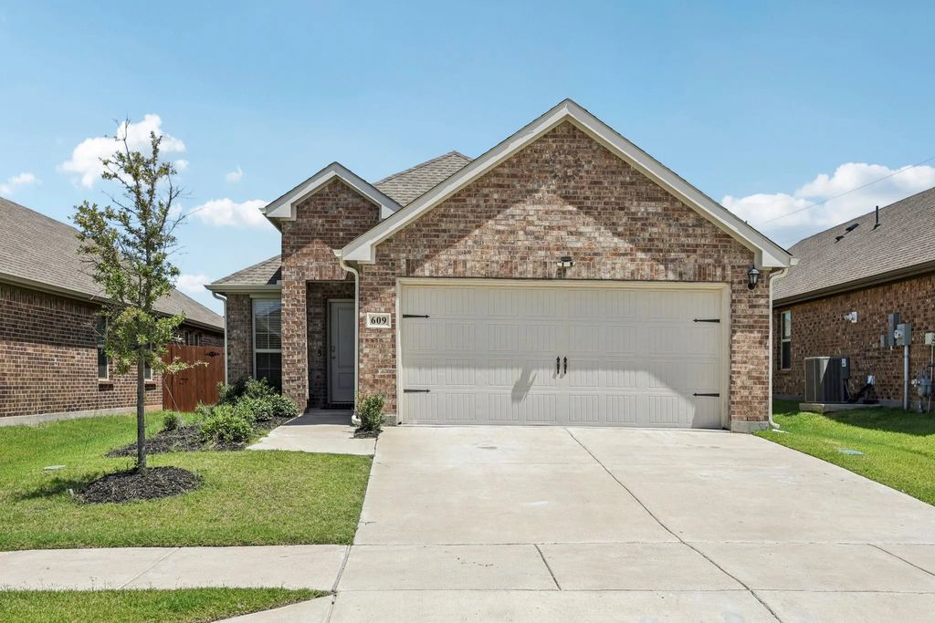 609 Gracious Glen, Lavon